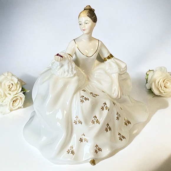Vintage 1960s Royal Doulton Doll Figurine My Love HN 2339 White Gold - Picture 1 of 8